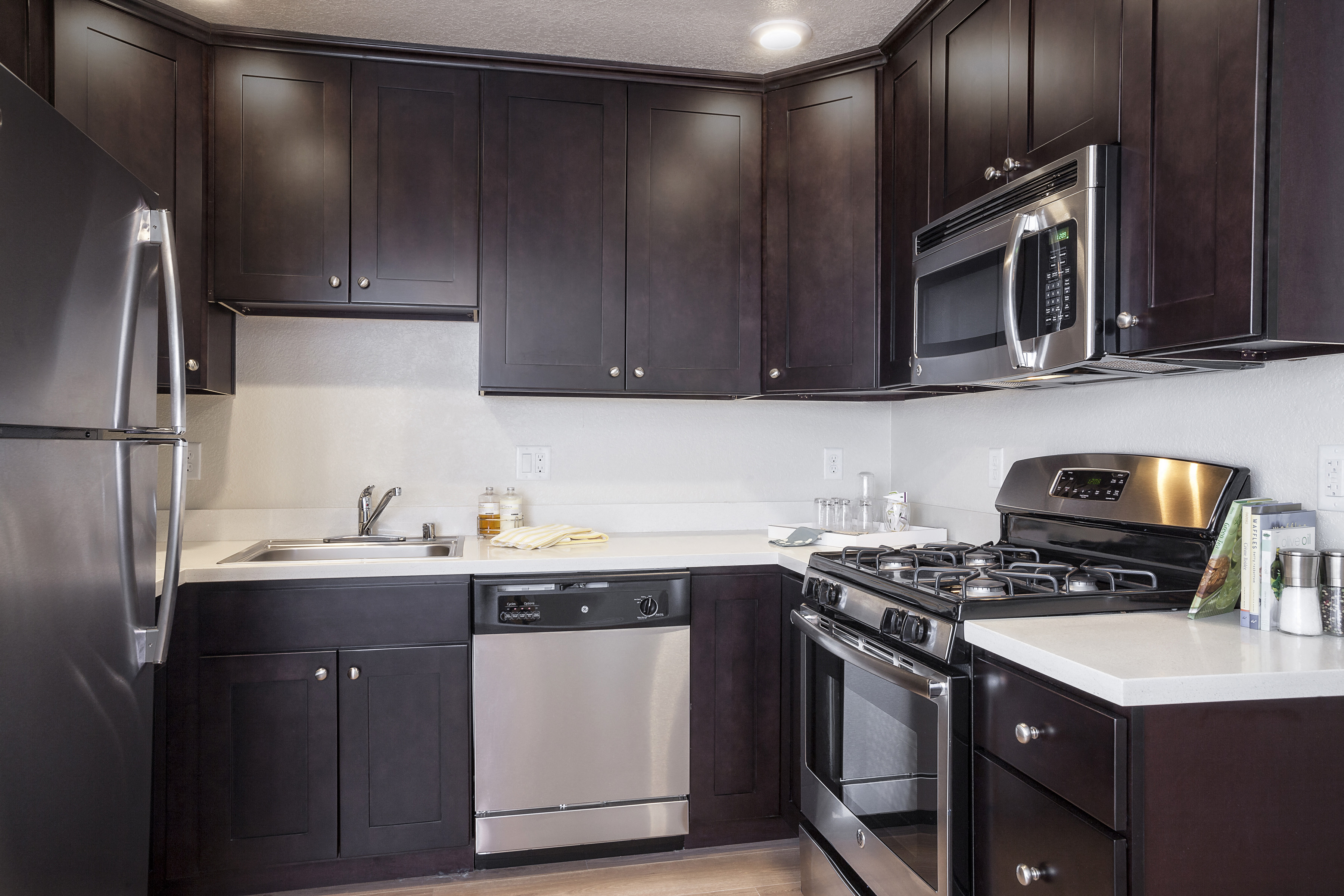 Palo Alto Plaza Apartments photo 2